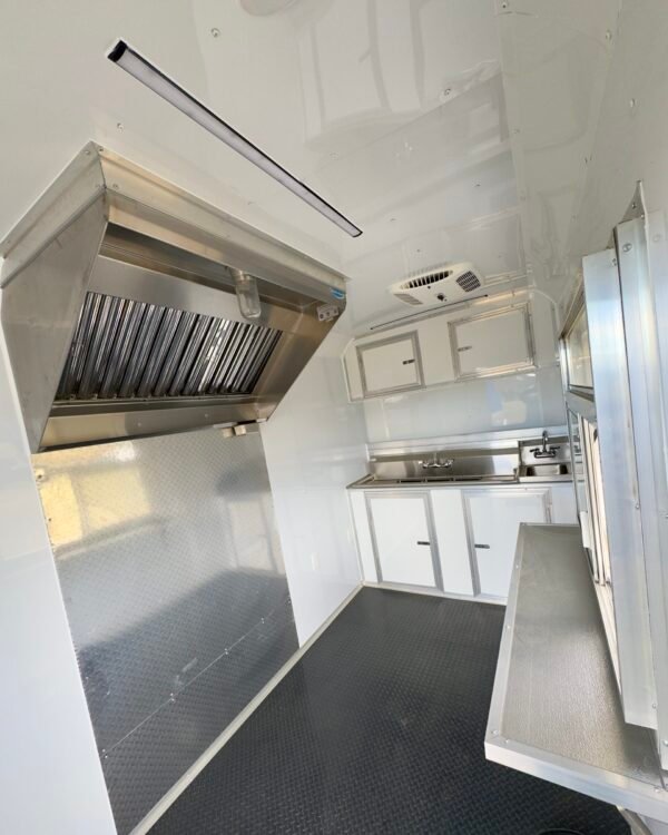 Cynergy Cargo 6X12SA Cargo / Enclosed Trailer