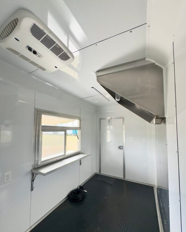 Cynergy Cargo 6X12SA Cargo / Enclosed Trailer