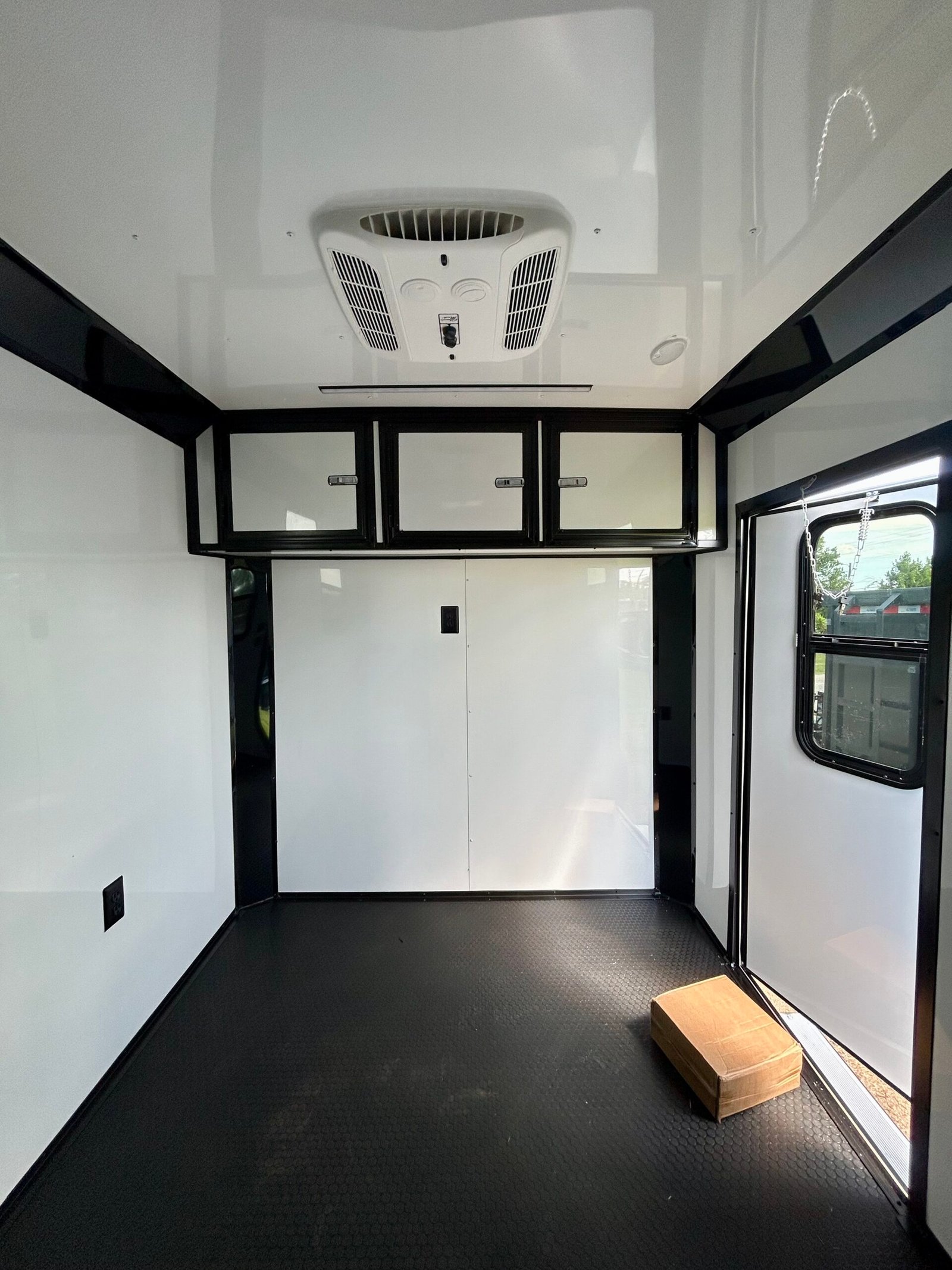New Cynergy Cargo 7X14TA Pet Grooming Trailer - Image 5