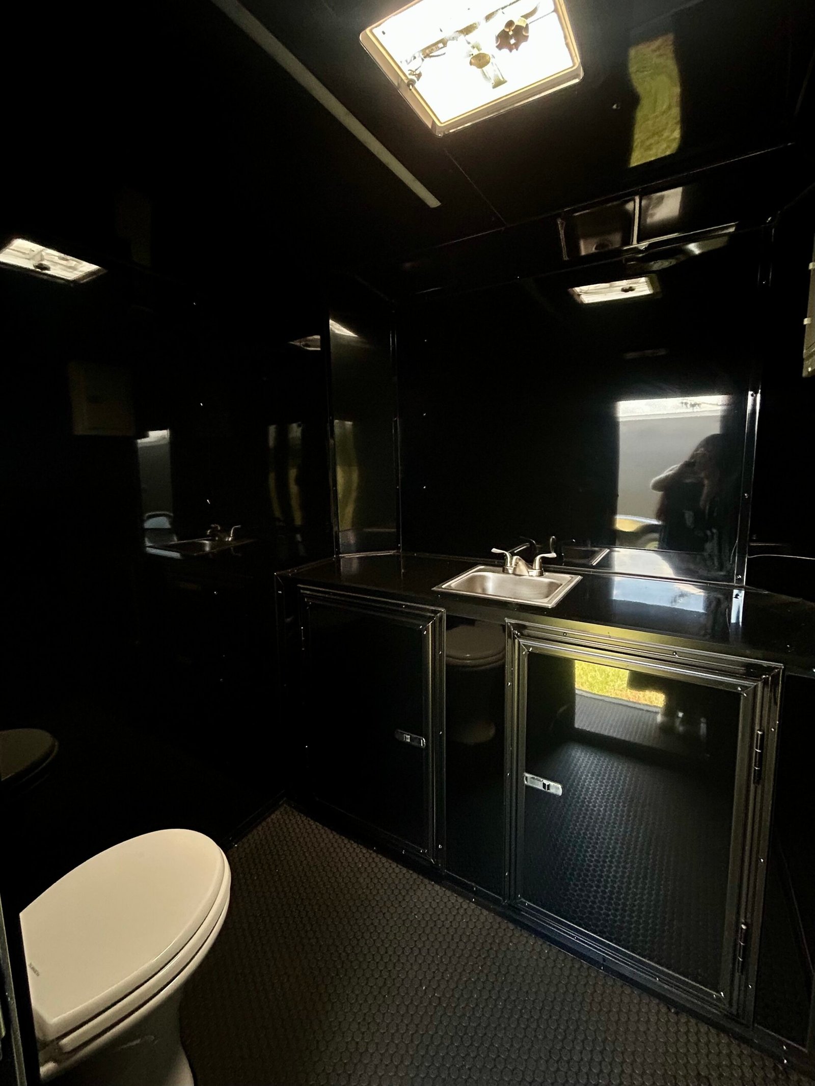 Cynergy Cargo 8.5X18TA Vending / Concession Trailer - Image 6